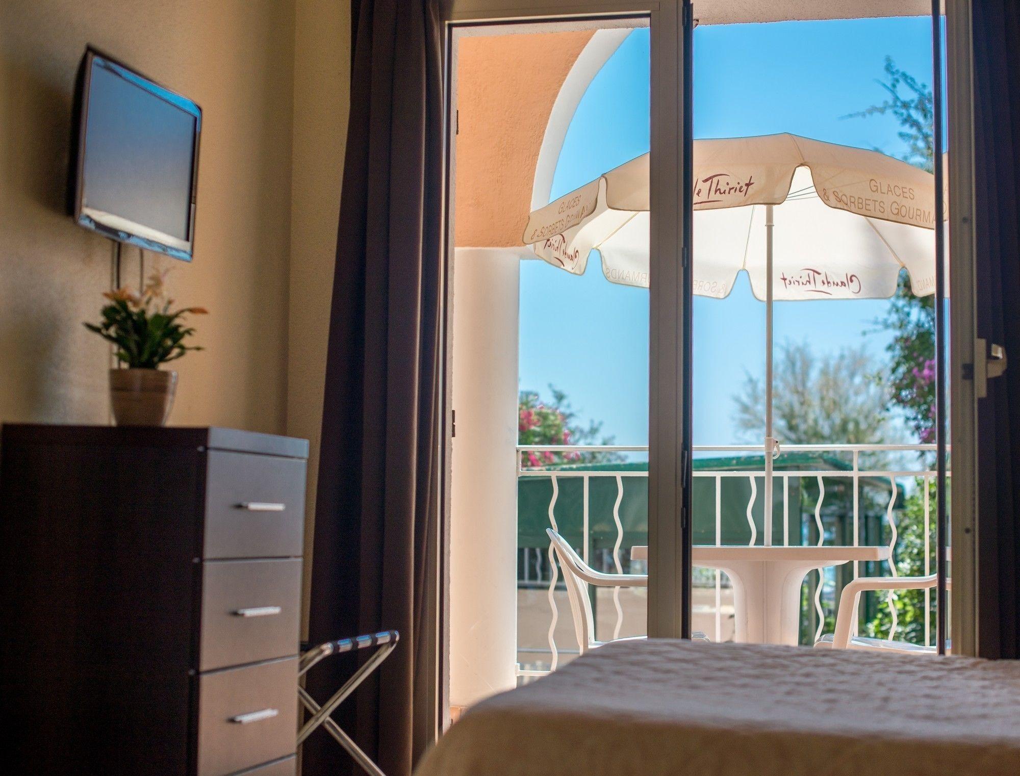 Hotel Et Appartements Reine D'Azur Roquebrune-Cap-Martin Exterior photo